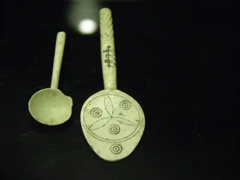 Three-pointed cross engraved on a spoon - ceremonial object in Syria